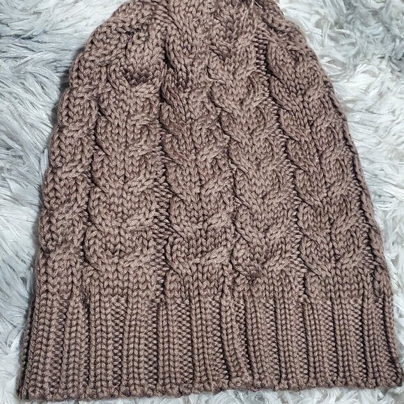 Nike Women's Knitted Beanie Cap Hat With Removable Pom NWT Fall Winter Trending - Picture 6 of 9